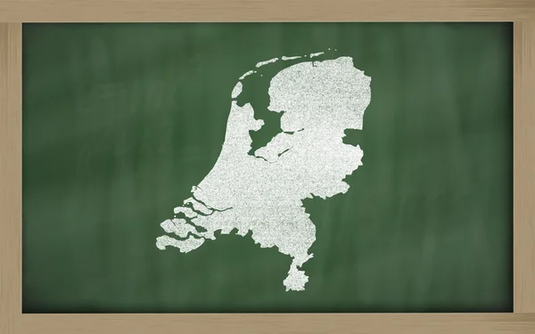 黑板上的荷兰大纲地图 — 图库照片