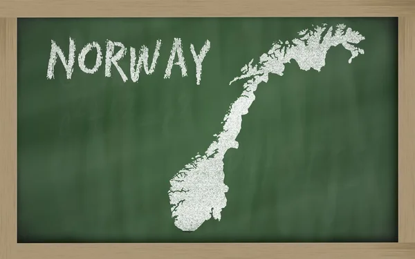 Mapa do contorno de norway no quadro negro — Fotografia de Stock