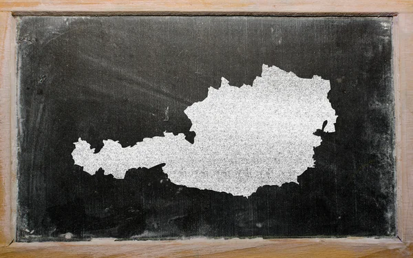 Mapa do contorno da Áustria em quadro-negro — Fotografia de Stock