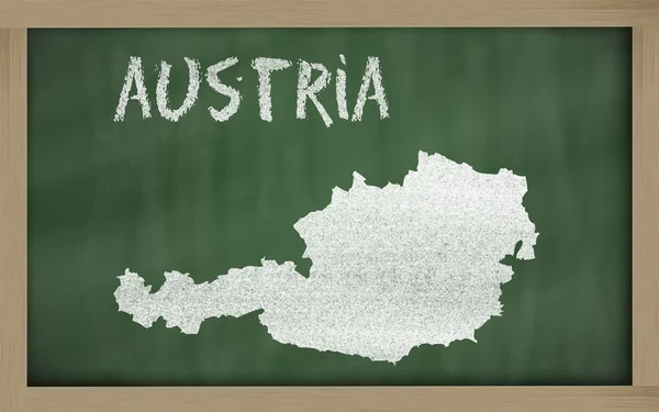 Mapa do contorno da Áustria em quadro-negro — Fotografia de Stock