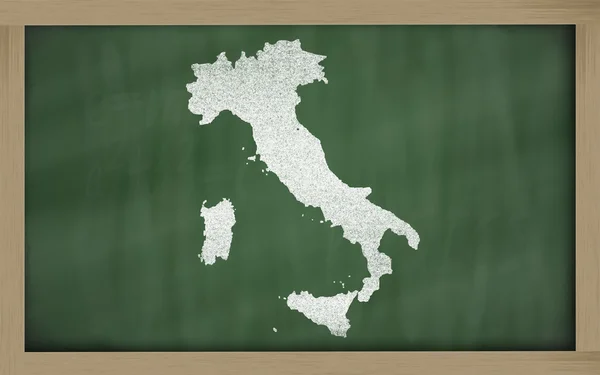 黑板上的意大利大纲地图 — 图库照片