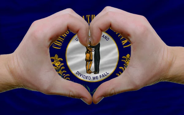 Sobre a bandeira do estado americano de kentucky mostrou coração e amor gestu — Fotografia de Stock