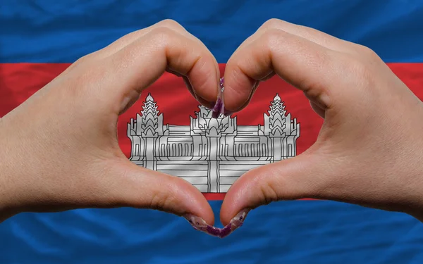 Nad státní vlajka Kambodži ukázala srdce a lásku gesto mad — Stock fotografie