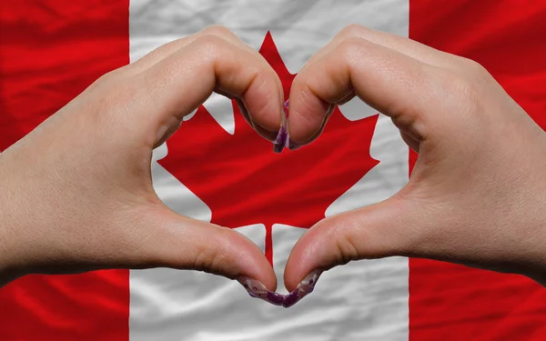 Über der Nationalflagge Kanadas zeigte Herz und Geste der Liebe — Stockfoto