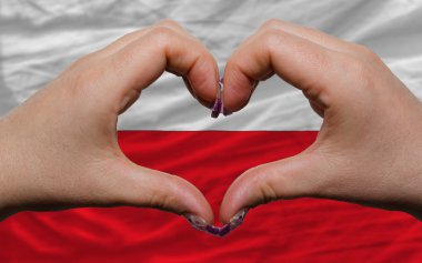 Polonya ulusal bayrak yapılan kalp ve sevgi jest gösterdi