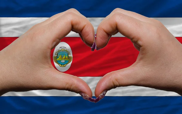 Sur le drapeau national de Costa Rica a montré le coeur et le geste d'amour m — Photo