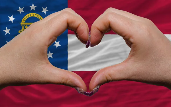 Nad Państwa amerykańskie flagi Gruzji pokazał gestur serce i miłość — Zdjęcie stockowe