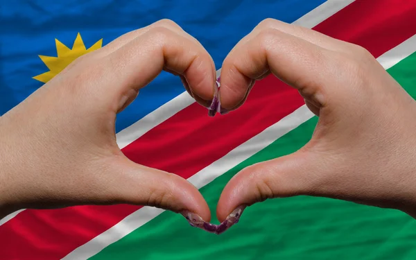 Nad národní vlajka Namibie ukázala srdce a lásku gesto udělal — Stock fotografie
