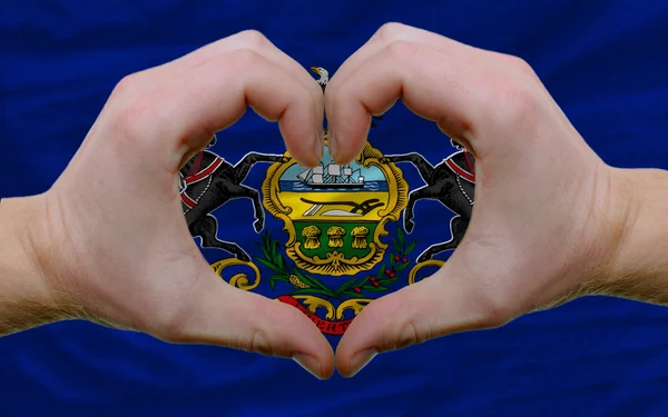 Sobre la bandera del estado americano de Pennsylvania mostró corazón y amor g — Foto de Stock