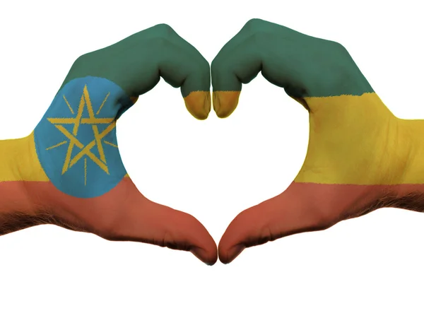 Serca i miłości gest w kolory flagi Etiopii przez ręce na białym tle — Zdjęcie stockowe