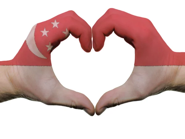 Hart en liefde gebaar in singapore vlag kleuren door handen isoleren — Stockfoto