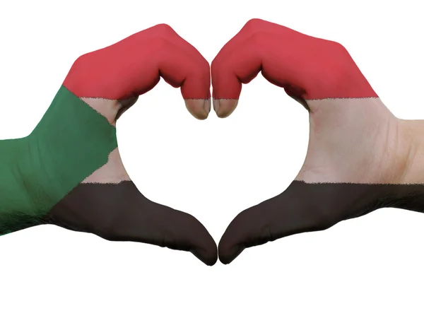 心和爱的手势在苏丹国旗颜色由手上孤立 — 图库照片