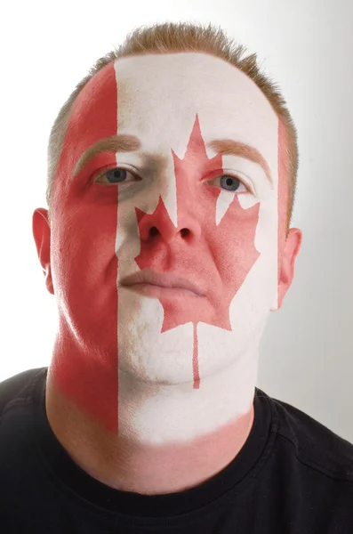 Twarz człowieka poważne patriota pomalowane w kolorach flagi Kanada — Zdjęcie stockowe