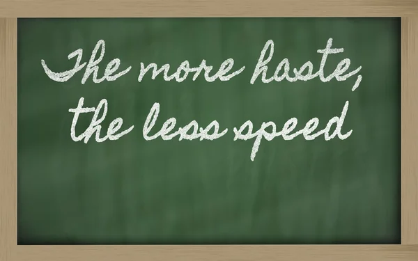Expressão - Quanto mais pressa, menos velocidade - escrito em um scho — Fotografia de Stock