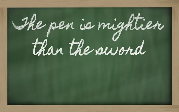 Έκφραση - η πένα είναι ισχυρότερη απο το ξίφος - γραμμένο σε ένα — Φωτογραφία Αρχείου