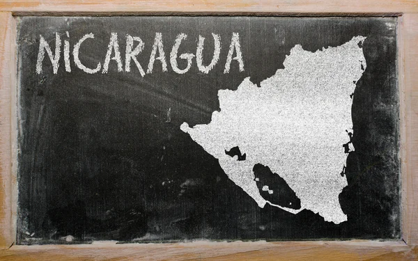 Mapa do contorno de nicarágua no quadro negro — Fotografia de Stock