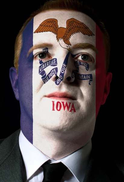 Nous état du drapeau de l'Iowa peint visage d'homme d'affaires ou d'homme politique — Photo