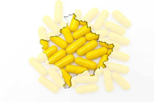 Umrisskarte von Kosovo mit Pillen im Hintergrund für Gesundheit und — Stockfoto