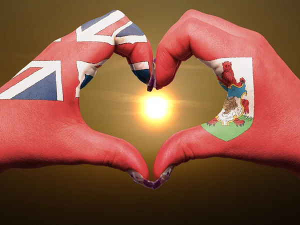 Heart and love gesture by hands colored in bermuda flag during b — Stock Photo, Image