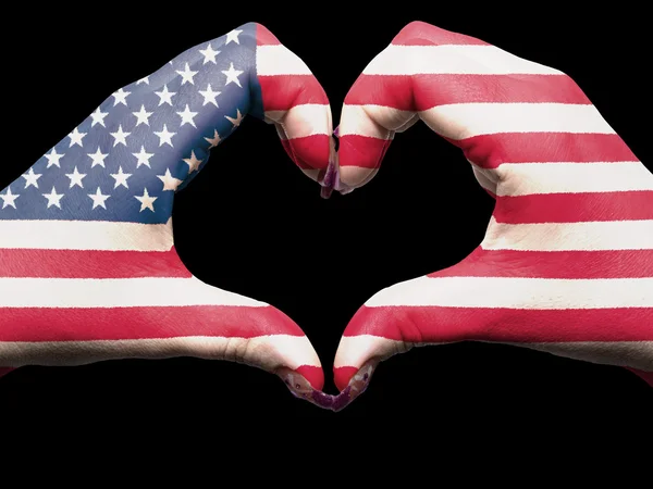Coração e gesto de amor por mãos coloridas na bandeira dos EUA para o turismo — Fotografia de Stock
