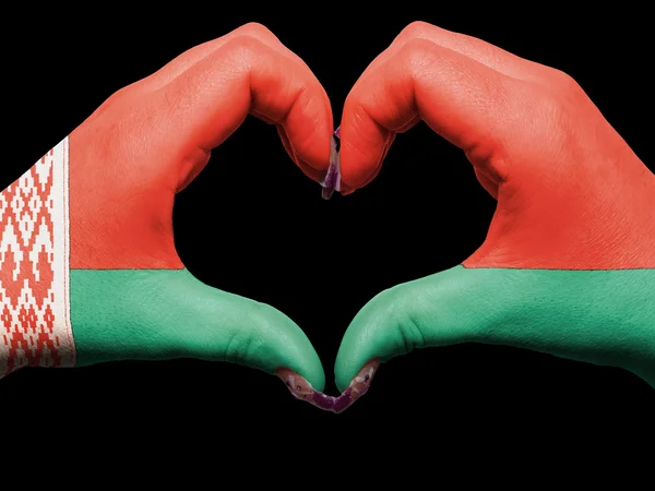 Cœur et geste d'amour par les mains colorées dans le drapeau de Belarus pour la tournée — Photo