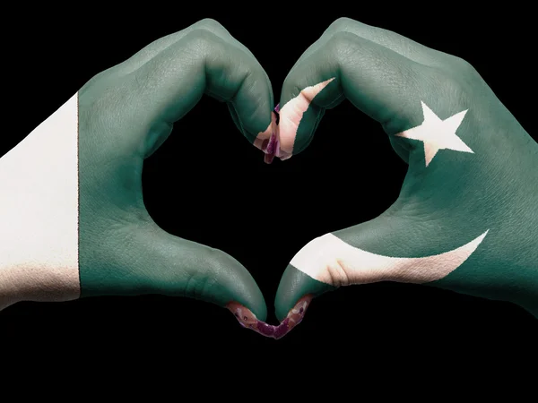 Καρδιά και αγάπη χειρονομία από χέρια χρωματισμένη με σημαία του Πακιστάν για να — Φωτογραφία Αρχείου