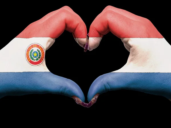 Καρδιά και αγάπη χειρονομία από χέρια χρωματισμένη με σημαία της Παραγουάης, για να — Φωτογραφία Αρχείου