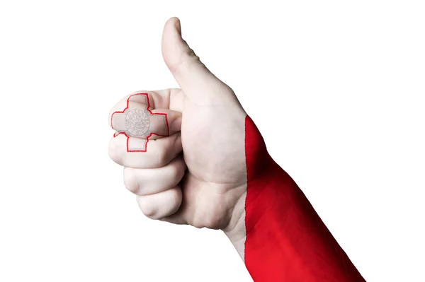 Мальта национальный флаг большой палец вверх жест за совершенство и достижения — стоковое фото