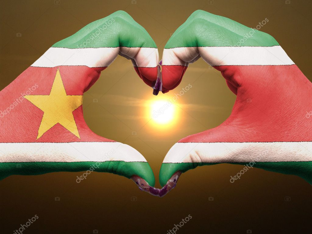 duidelijkheid picknick visie Heart and love gesture by hands colored in suriname flag during Stock Photo  by ©vepar5 9902560