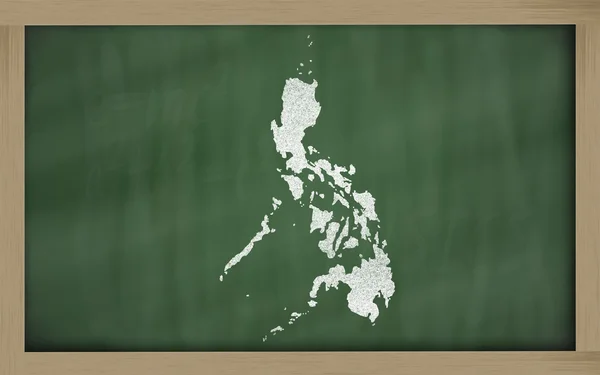 Mapa do contorno de filipinas no quadro negro — Fotografia de Stock