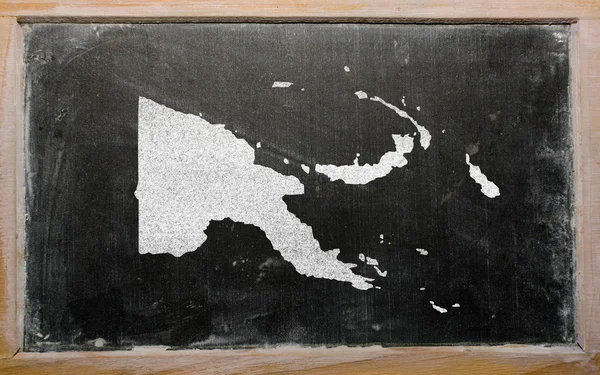 Obrys mapy z Papuy Nové Guineje na tabuli — Stock fotografie