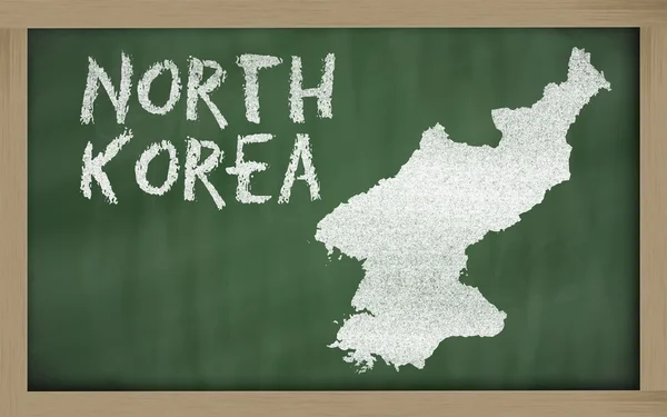 칠판에 북한의 개요 지도 — 스톡 사진