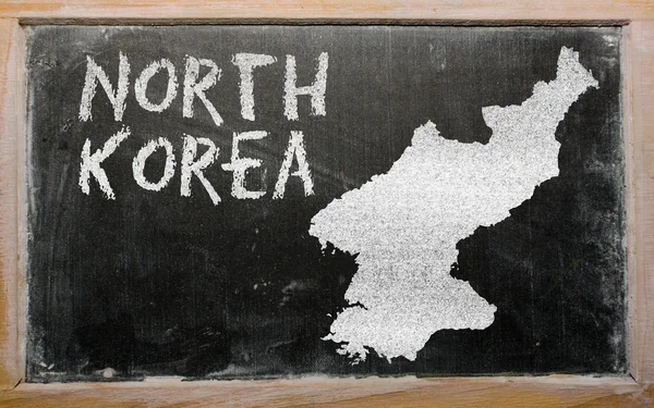 Umrisskarte von Nordkorea auf Tafel — Stockfoto