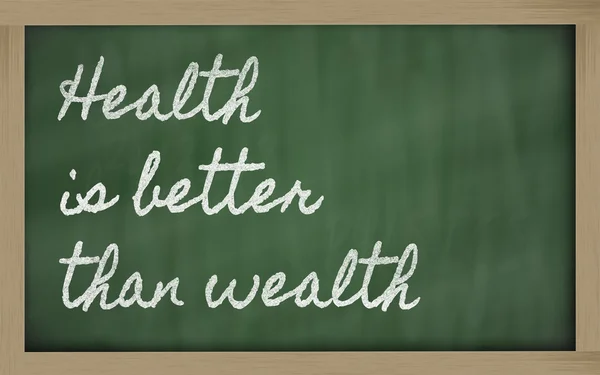 Expressão - Saúde é melhor do que riqueza - escrito em uma escola — Fotografia de Stock
