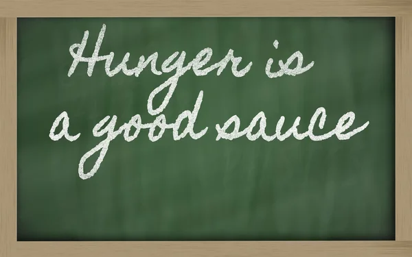 Ausdruck - Hunger ist eine gute Soße - auf Schultafel geschrieben — Stockfoto
