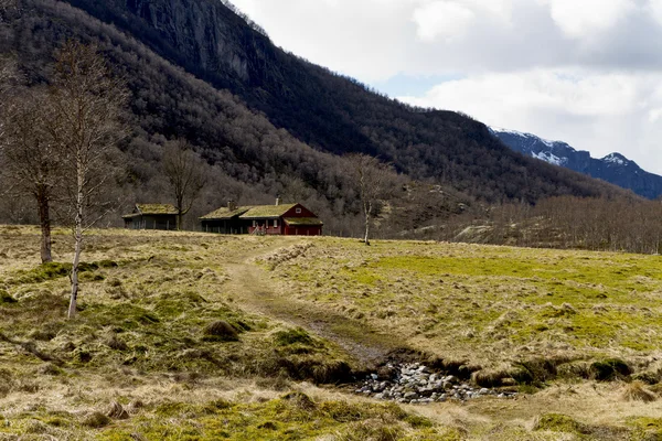 Casa nel paesaggio rurale — Foto Stock