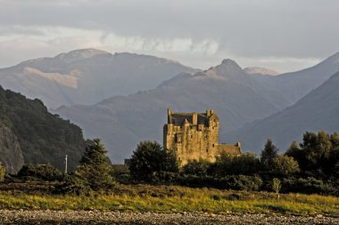 Ancient castle in scotland clipart