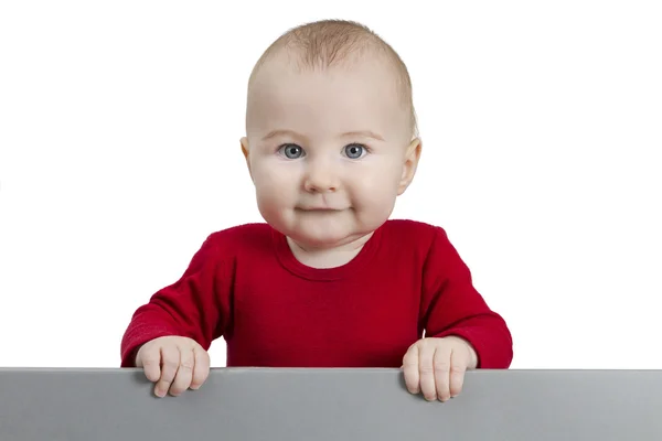 Kleinkind mit grauem Schild — Stockfoto