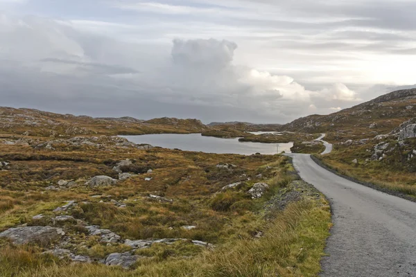 Estrada de via única na ilha escocesa — Fotografia de Stock