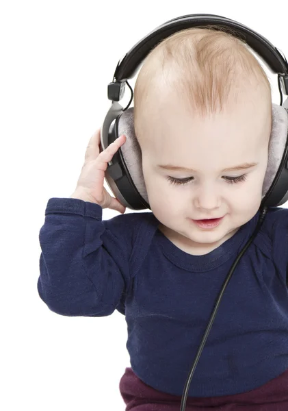 Kleines Kind mit Ohrhörern, das Musik hört — Stockfoto