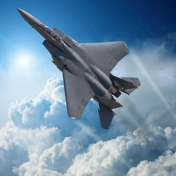 높은 태도에서 F-15이 글 스톡 사진