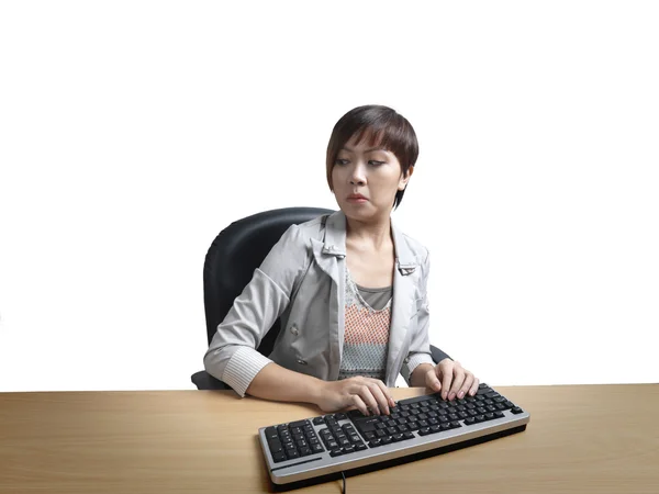 Раздраженный офисный работник с видом на плечо изолированный фон — стоковое фото