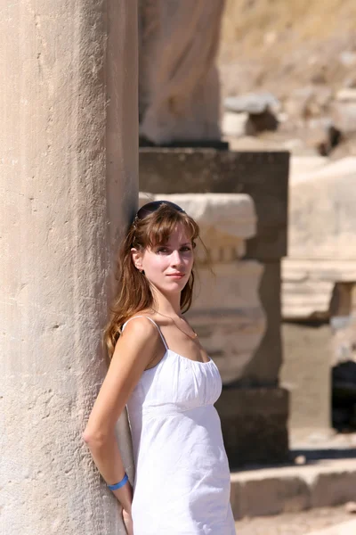 Kobieta w Efezie — Zdjęcie stockowe