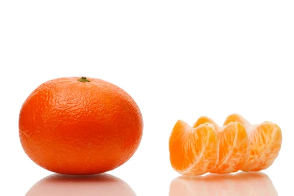 Fruits frais à la mandarine avec tranches — Photo