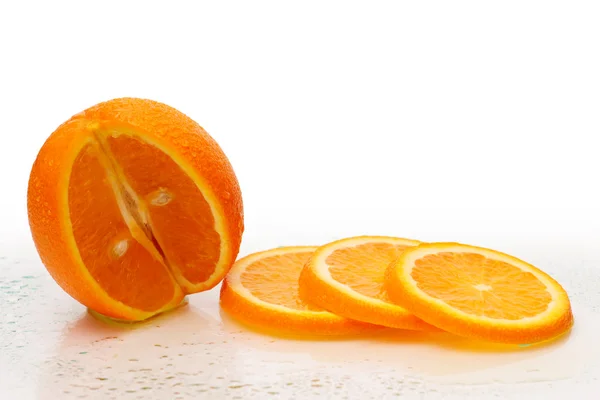 スライスと新鮮なオレンジ色の果物 ストックフォト