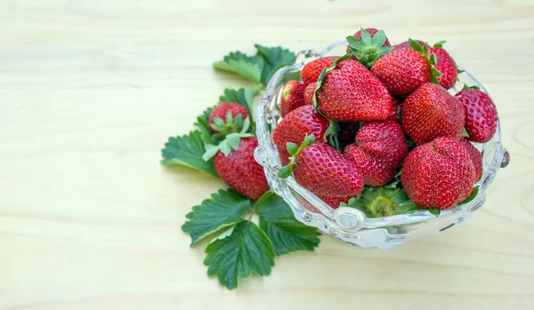 Organic strawberries in a bowl — Stock Photo, Image
