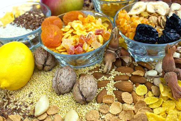 Alimentos saudáveis - frutos secos — Fotografia de Stock