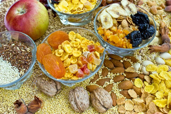 Alimentos saudáveis - frutos secos — Fotografia de Stock
