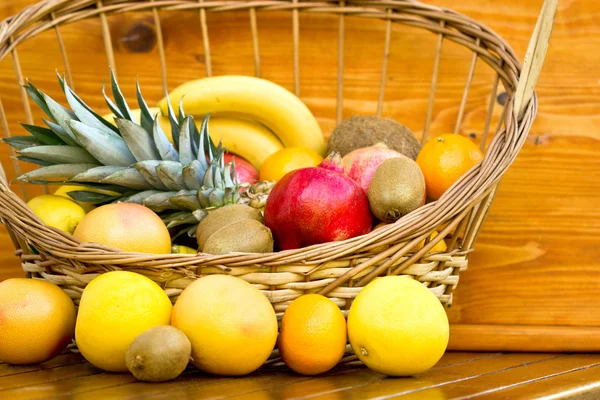 Tropische Früchte — Stockfoto
