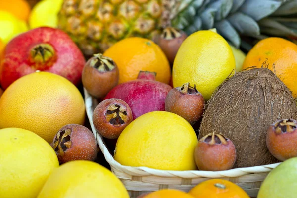 Świeże owoce tropikalne — Zdjęcie stockowe